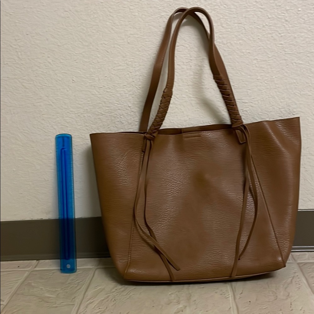 Luxurious Brown Leather Tote with Minimalist Design
